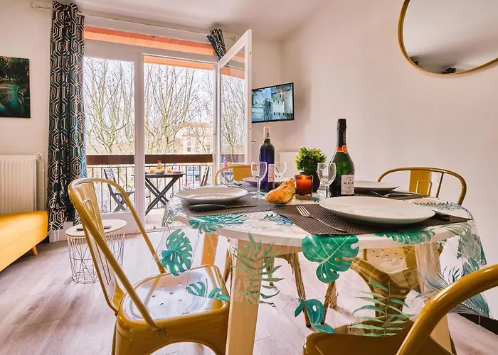 Confort ! Climatisation, Centre-ville, Parking, Terrasse, Wifi, Netflix Apartament Carcassonne