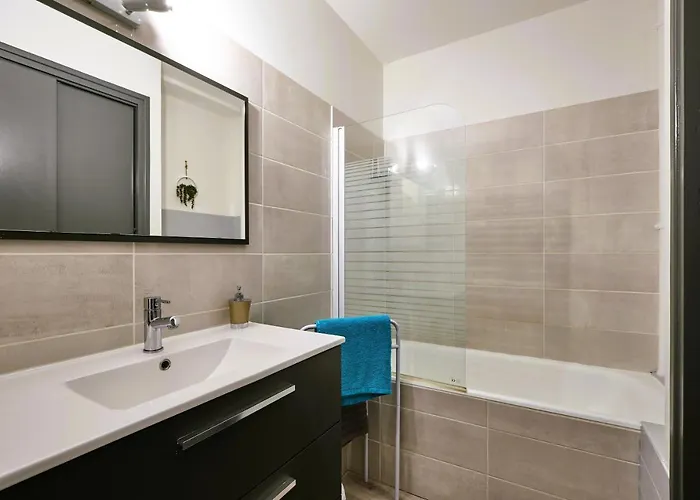 Confort ! Climatisation, Centre-ville, Parking, Terrasse, Wifi, Netflix Apartamento Carcasona